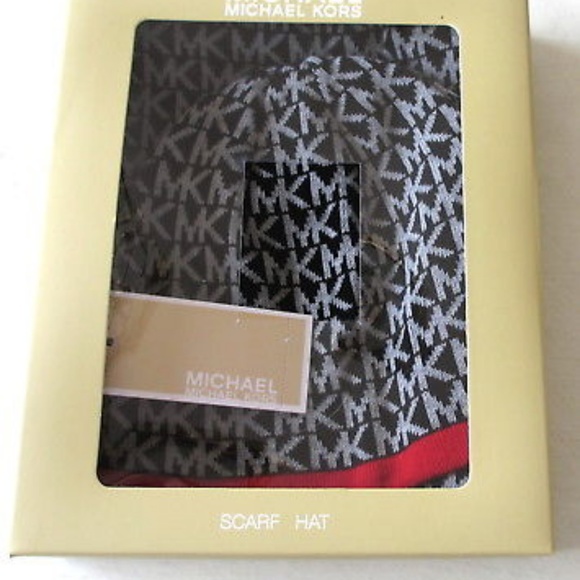 PLS NO OFFERS MICHAEL KORS HAT & SCARF SET NWT - Picture 3 of 3